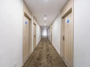 HanTing Hotel (Shanghai Xizang North Road Subway Station)