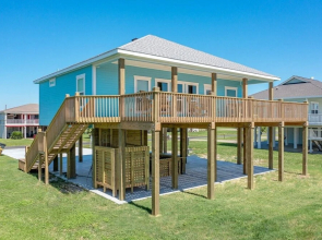 Tideâs Up 3 Bedroom Home by RedAwning