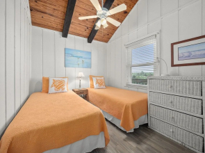 Cozy Cottage by Distinctive Beach Rentals