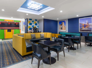 La Quinta Inn & Suites by Wyndham Columbus West - Hilliard