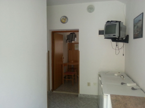 Apartment Vido - 150 m from beach: A2 Trpanj, Peljesac peninsula