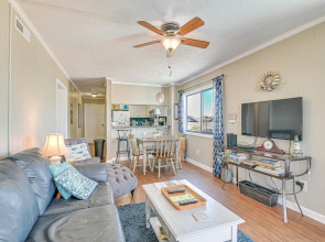 Coastal Condo on Beach w/ Community Pool Access!