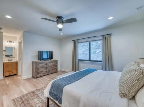 Luxury Riverfront Villa With Firepit & Gameroom!