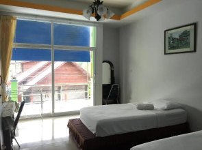 Srithongkul Village Hostel Room