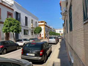 Acogedor apartamento en semisótano con patio y cerca de la Plaza de España