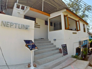 Neptune Hostel Guesthouse