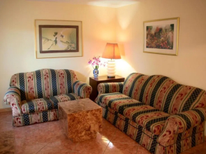 Lago Mar Motel and Apartments