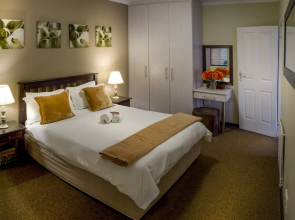 Room in B&B - Cozy Guest Room With Double Bed, Sofa bed and Kitchen, Near Port Elizabeth