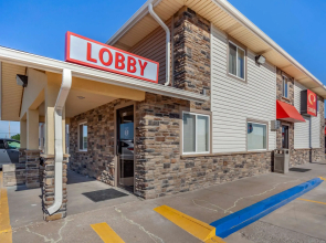 Econo Lodge Hays I-70