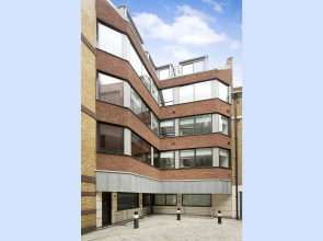 Red Lion Court by City2Stay