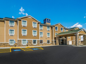 Cobblestone Hotel & Suites - Newport