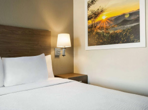 Days Inn by Wyndham Fresno South