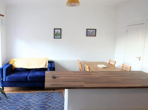 Contemporary Home in Friendly Easton, Free Parking