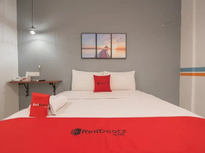 RedDoorz Near Nagoya Citywalk Batam