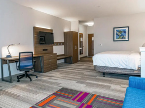 Holiday Inn Express & Suites Columbus - Worthington by IHG