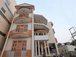 OYO 19184 Hotel Dolphin