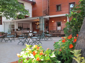 Rose Garden Suites