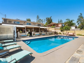 So Cal Charmer Oversized Heated Pool Hot Tub