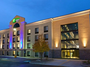 Holiday Inn Express Hotel & Suites Batavia - Darien Lake by IHG