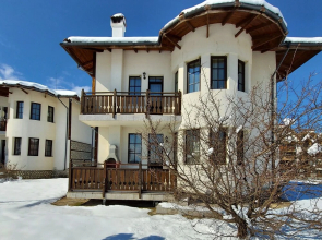 Two-bedroom Villa in the Beautiful Pinerose Resort