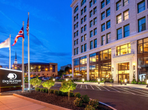 DoubleTree by Hilton Youngstown Downtown