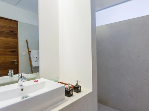 Lynnaya Urban River Resort