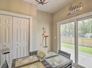 Ocean Isle Beach Home w/ Shared Lanai & Grill