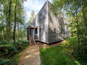 Spacious Getaway With Nature
