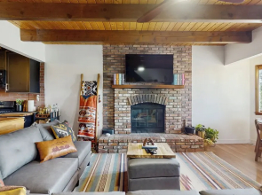 2BR Cabin - Close to Big Bear & Lake Arrowhead
