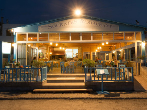 Socrates Apartments & Restaurant