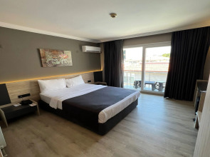 Grand Faik Hotel Çeşme