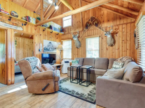 Cozy Wisconsin Getaway w/ Dock & Lake Access!