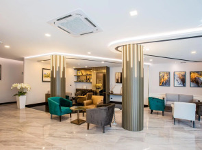 D Varee Montara Thonglor 25