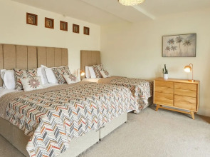 Host Stay Harbour View House