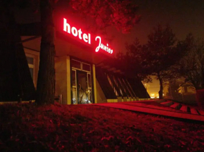 Hotel Junior