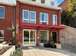 New Listing! Chic Capitol Hill W/ Courtyards 1 Bedroom Condo