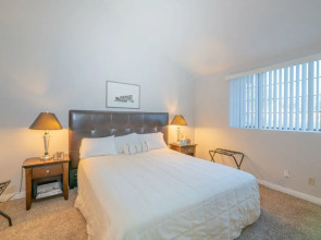 Bayshore Ski & Racquet Club Condo - Clean And Large Townhouse Right Next To A Pool. 3 Bedroom Condo