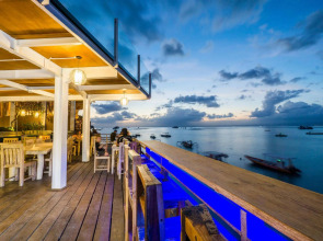 Ware Ware Surf Bungalow Lembongan