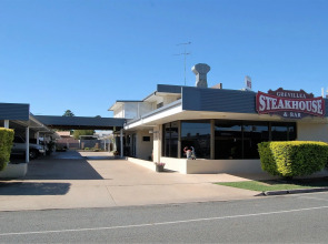 Biloela Centre Motel & Grevillea Steakhouse & Bar