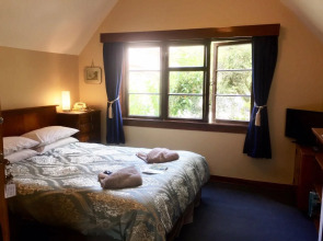 Hulmes Court Bed & Breakfast