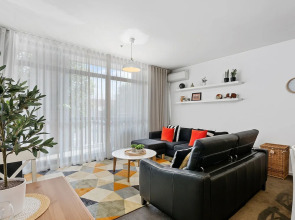 QUEEN VIC MARKET Moments Away