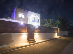 SunnyVillas: 4BR Villa☆Private Pool + Jacuzzi - Villa Amelie