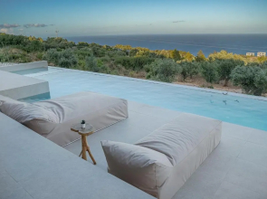 SUOLO di GIOIA Villa with magnificent sea view and infinity pool 18*4m