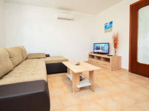 Ledi Tar in Tar With 1 Bedrooms and 1 5 Bathrooms