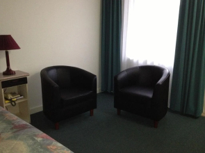 Comfy 2-bedroom Apartment With a Clyde River View