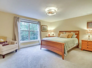 Family Ski Getaway w/ Hot Tub, Near Cranmore!