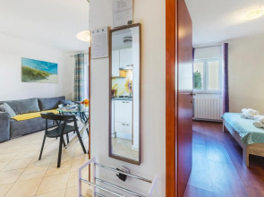 Awesome Apartment in Banjole With Wifi, 1 Bedrooms and Outdoor Swimming Pool