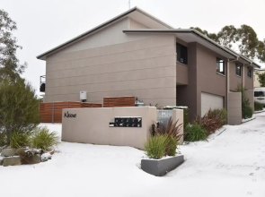 Khione 1 - Modern & spacious with views towards Lake Jindabyne & the mountains beyond