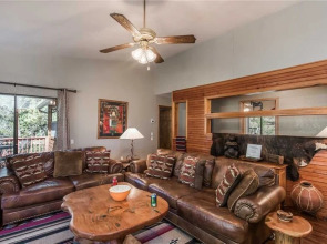 Riverside House - Three Bedroom Cabin