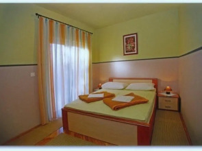 Bubi Hvar Apartments 1